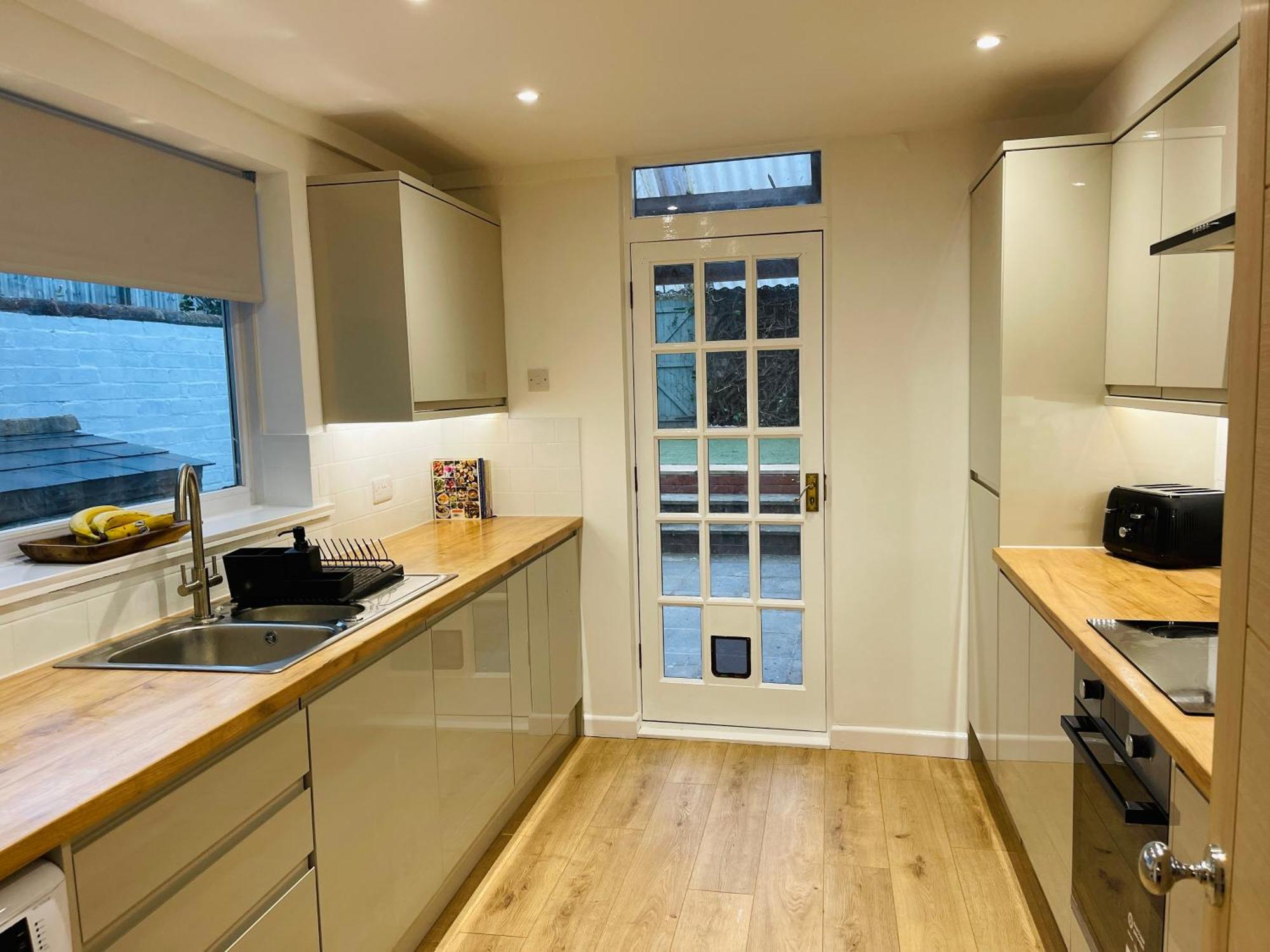 Newly Refurbished City Centre House With Parking Эксетер Экстерьер фото