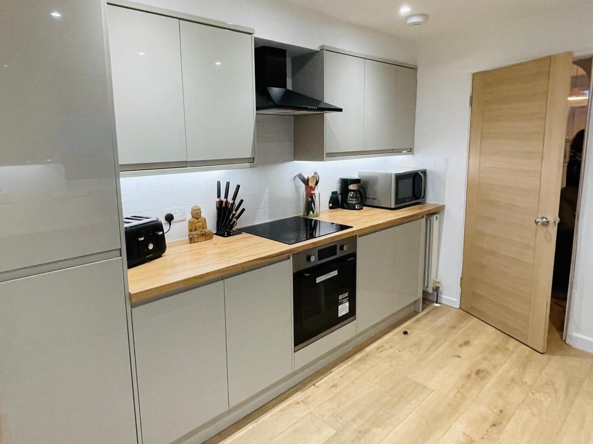 Newly Refurbished City Centre House With Parking Эксетер Экстерьер фото