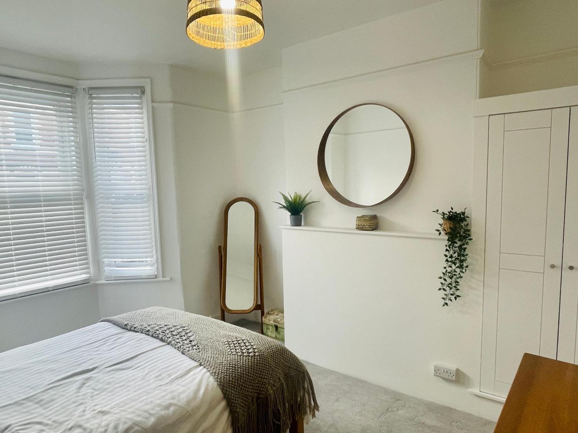 Newly Refurbished City Centre House With Parking Эксетер Экстерьер фото